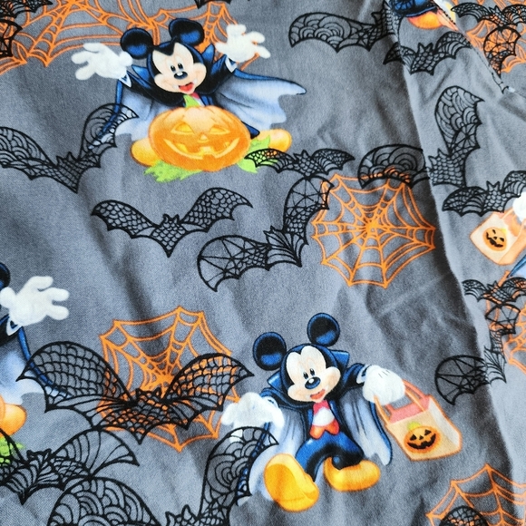 Disney Scrub Top Halloween Vampire Mickey Mouse Women's Medium M Grey Tie Back - Picture 5 of 8